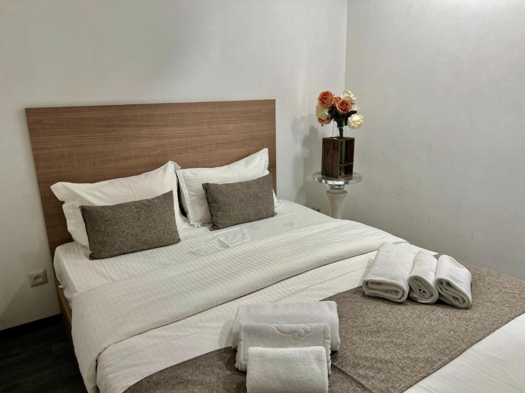 Postel nebo postele na pokoji v ubytování YVN Tumanyan Hotel