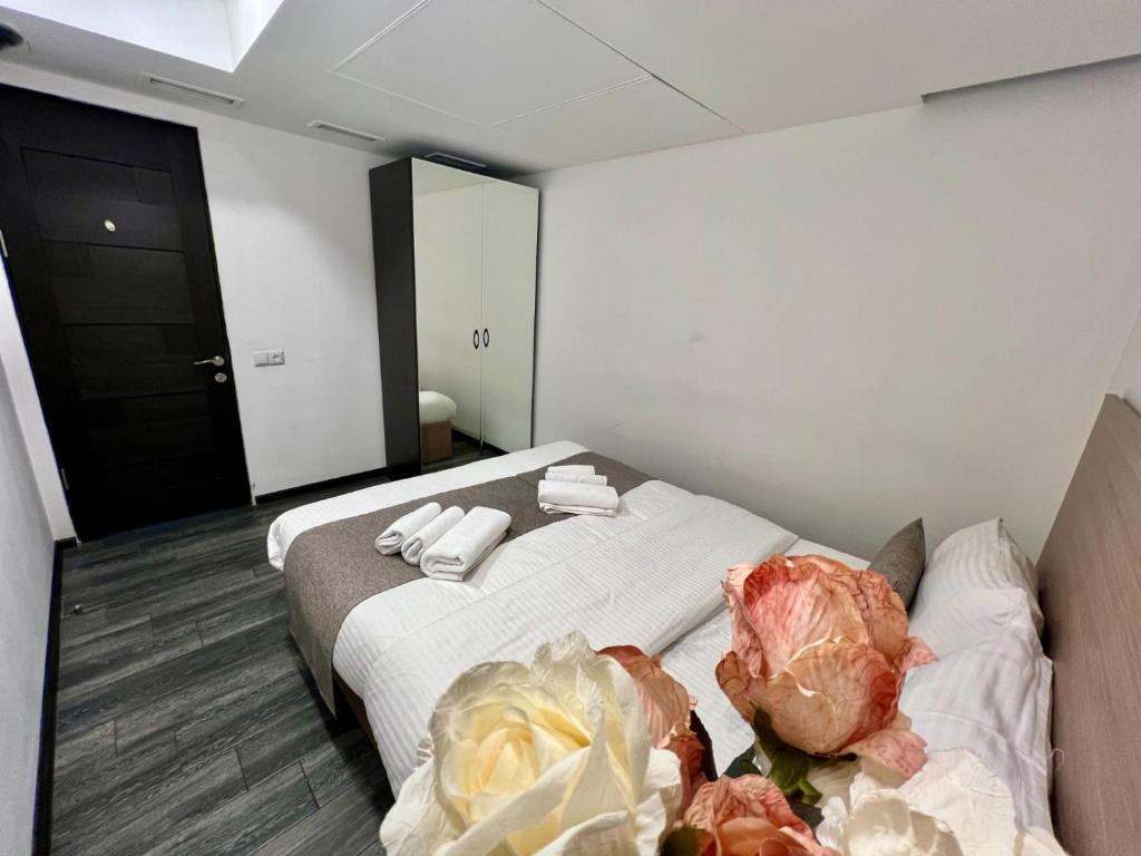 Postel nebo postele na pokoji v ubytování YVN Tumanyan Hotel