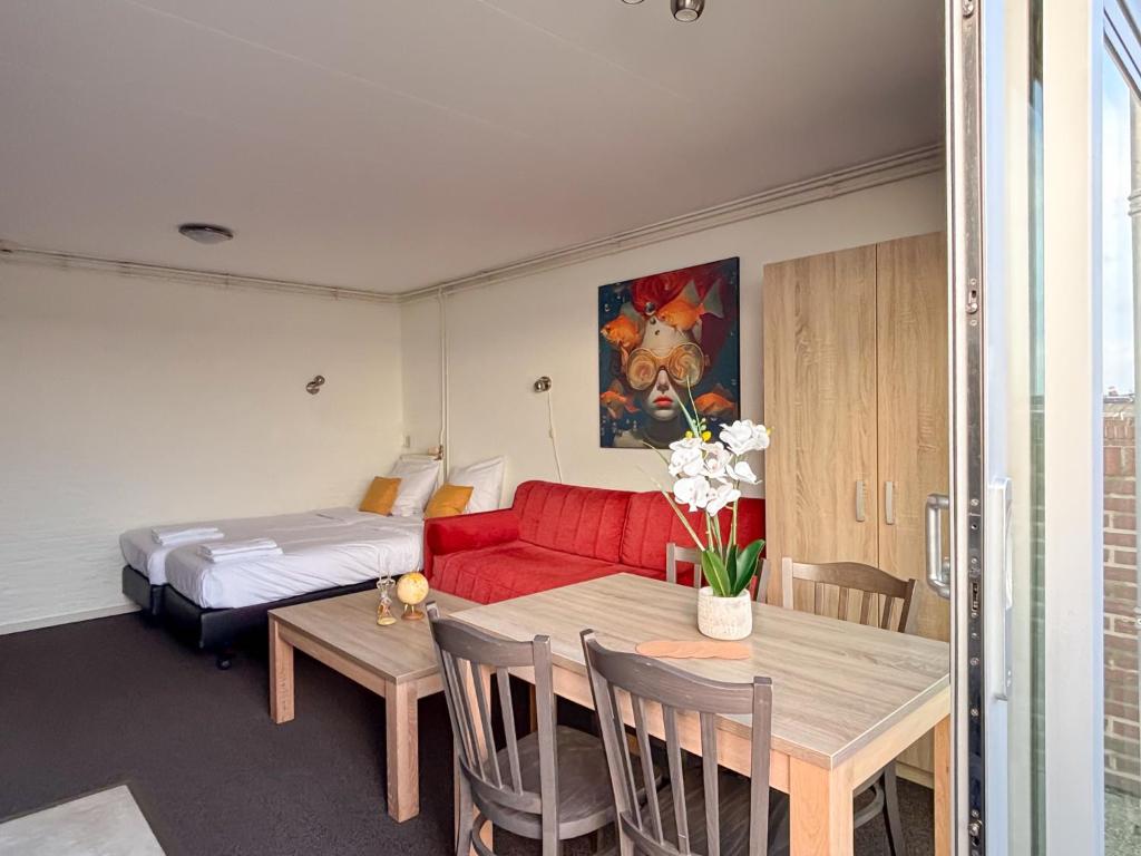 VISSERSLUST Rooms, Apartments and Houseboats - Studio With Lake View