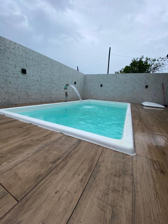 Bazén v ubytování Casa de praia nebo v jeho okolí