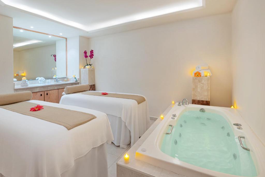 Postel nebo postele na pokoji v ubytování Royal Solaris Cancun - All Inclusive
