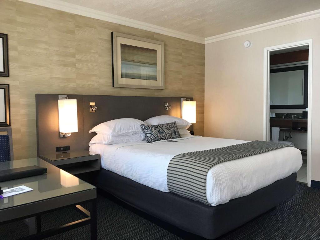 West Beach Inn, a Coast Hotel photo