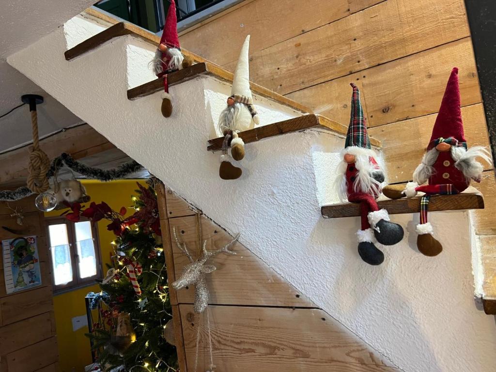 a group of santa claus ornaments hanging on a wall at Il Cottage in Castel di Sangro