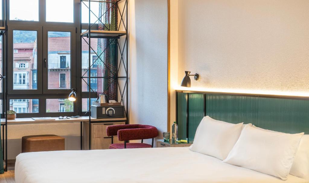 Axel Hotel Bilbao - Adults Only - Resim 8