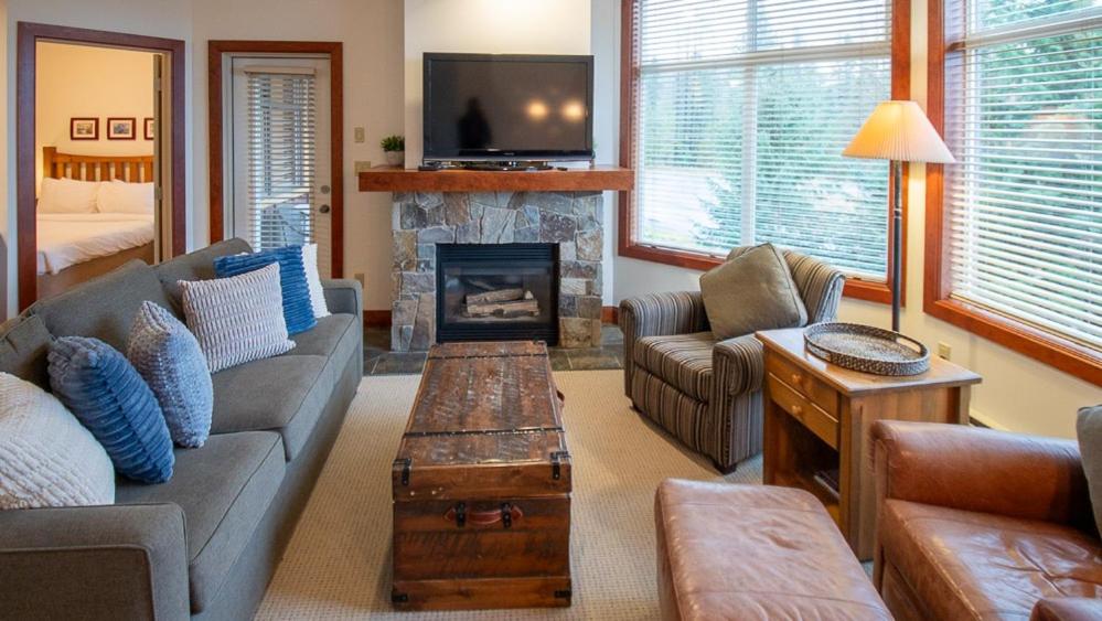 Posezení v ubytování Timberline Lodges by Fernie Lodging Co