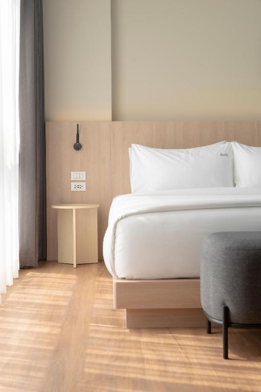 
Premier Double Room with Bath Tub
