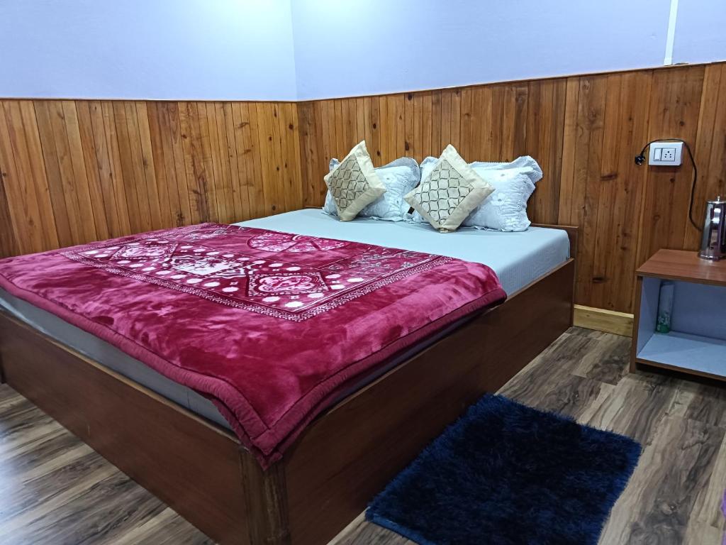 Postel nebo postele na pokoji v ubytování S Sherpa Homestay
