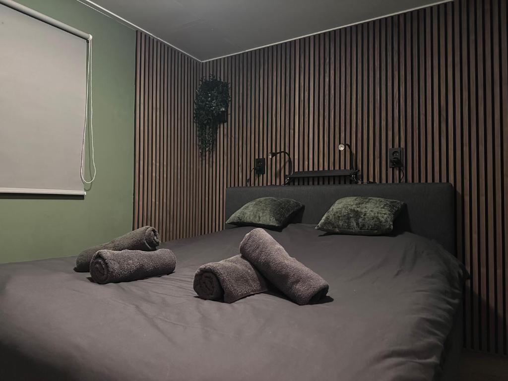 a bedroom with a bed with two stuffed animals on it at Heerlijk chalet midden in de natuur in Putten