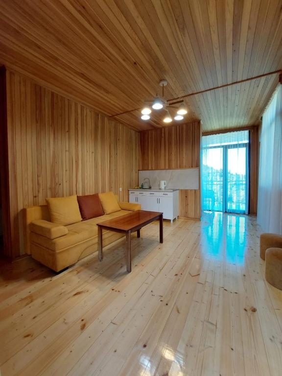 Posezení v ubytování Mtirala House