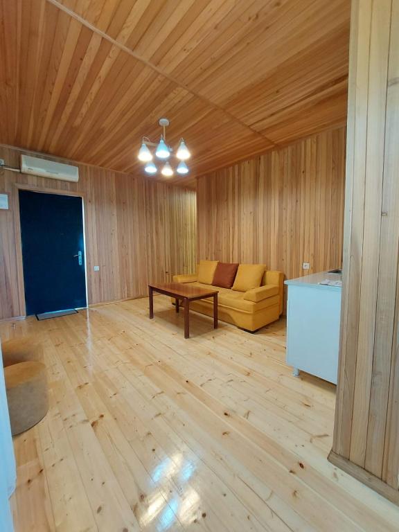 Posezení v ubytování Mtirala House