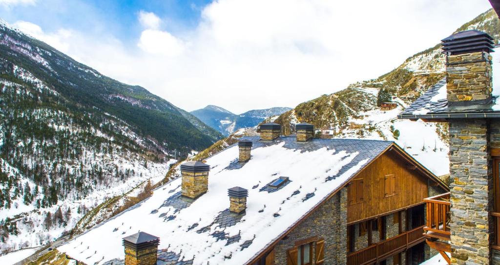 Nespecifikovaný výhled na hory nebo výhled na hory při pohledu z aparthotelu