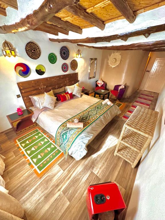 a bedroom with a large bed in a room at Kasbah El Hajja in Aït Benhaddou