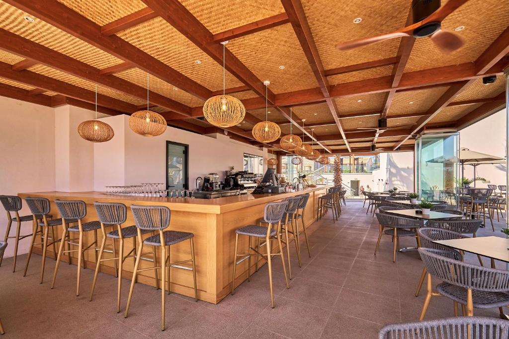 Restaurace v ubytování Enorme Santanna Island