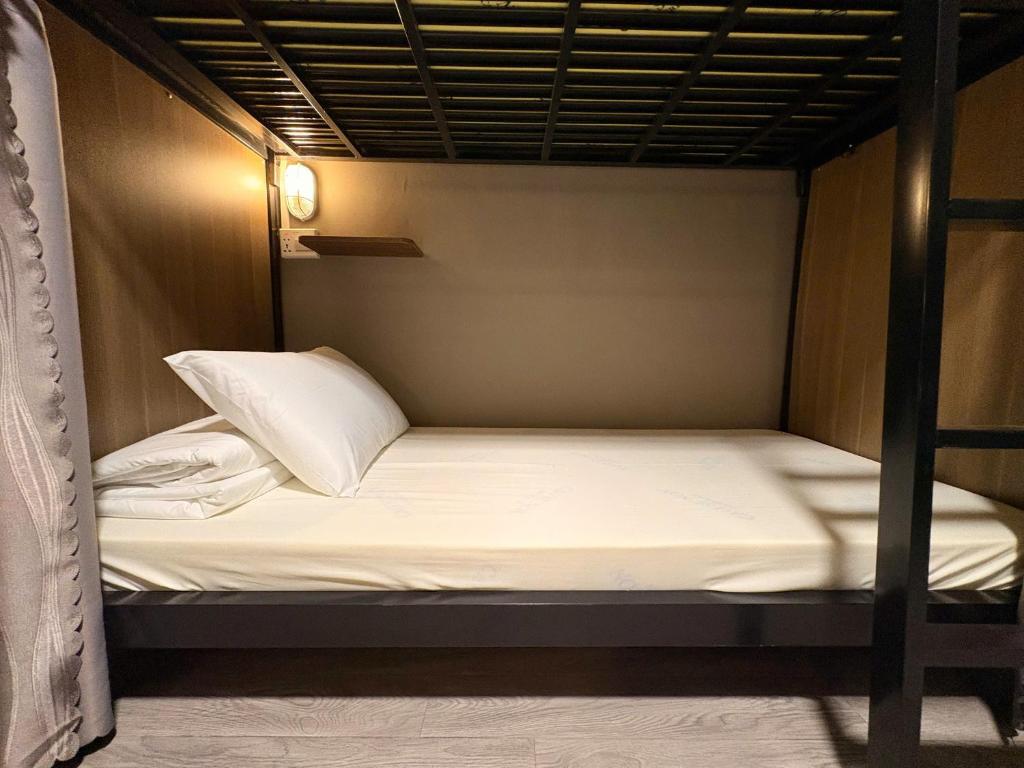 Postel nebo postele na pokoji v ubytování Triple Hostel