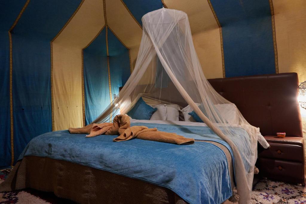 Postel nebo postele na pokoji v ubytování Desert Experience Glamping