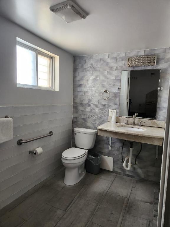 Koupelna v ubytování Winslow Motel