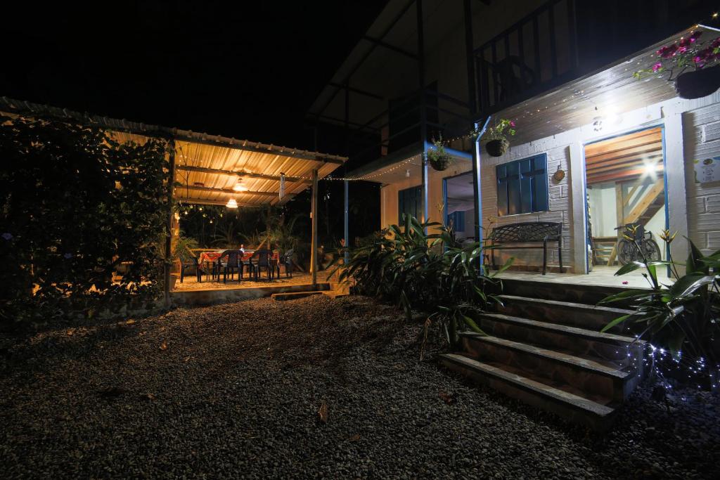 Taman di luar La Posada de las Aves
