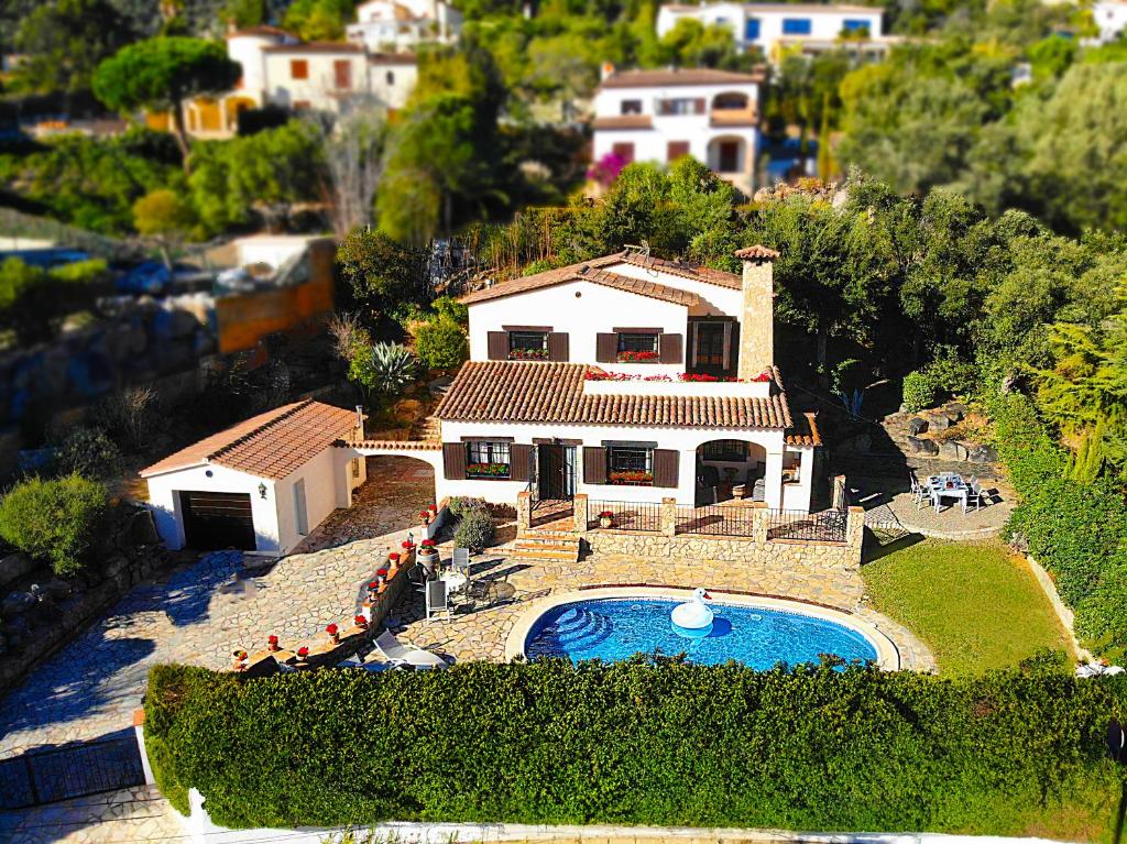 an aerial view of a house with a swimming pool at Villa Costa Brava in Calonge
