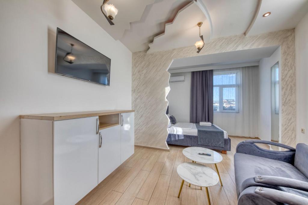 Aleppo Hotel - Double Room (2 Adults + 1 Child)