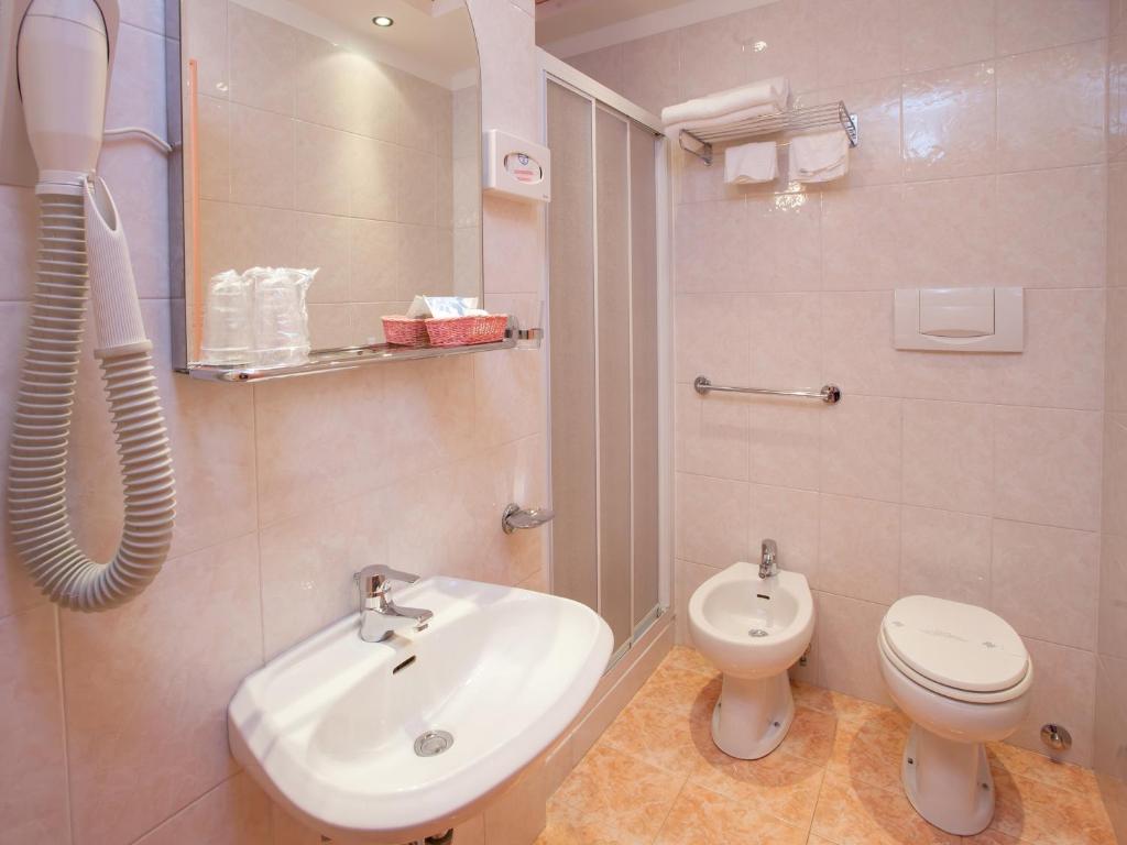 Ванная комната в Hotel Sileoni Dépendance Villa Antonio