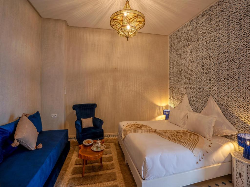 Postel nebo postele na pokoji v ubytování Dar Al-Famila Hamam & Spa