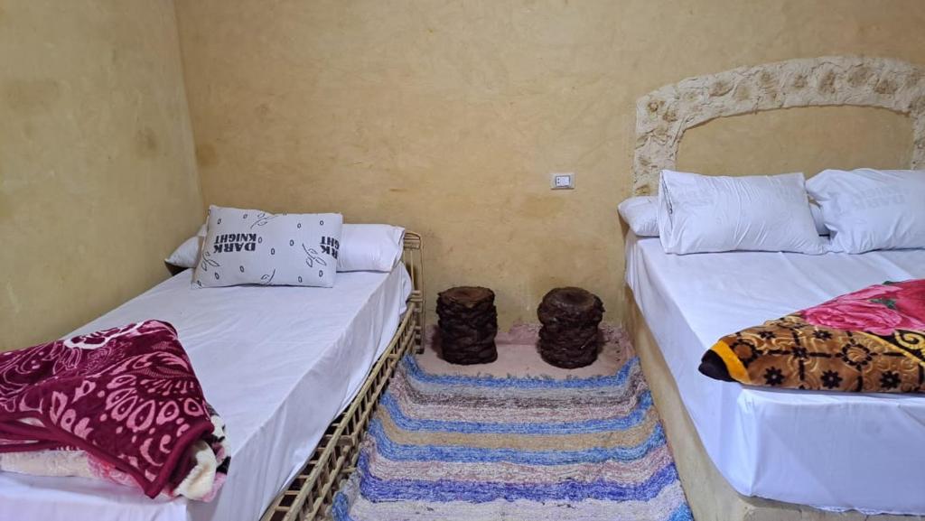 Voodi või voodid majutusasutuse The Green Siwa Hotel toas