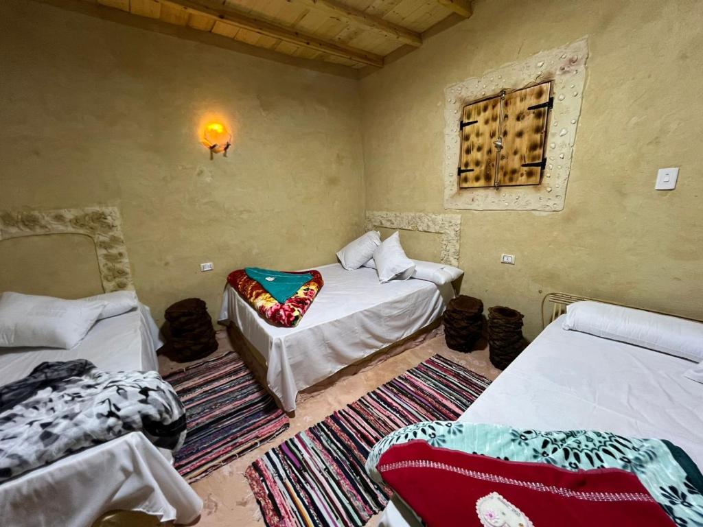 Postel nebo postele na pokoji v ubytování The Green Siwa Hotel