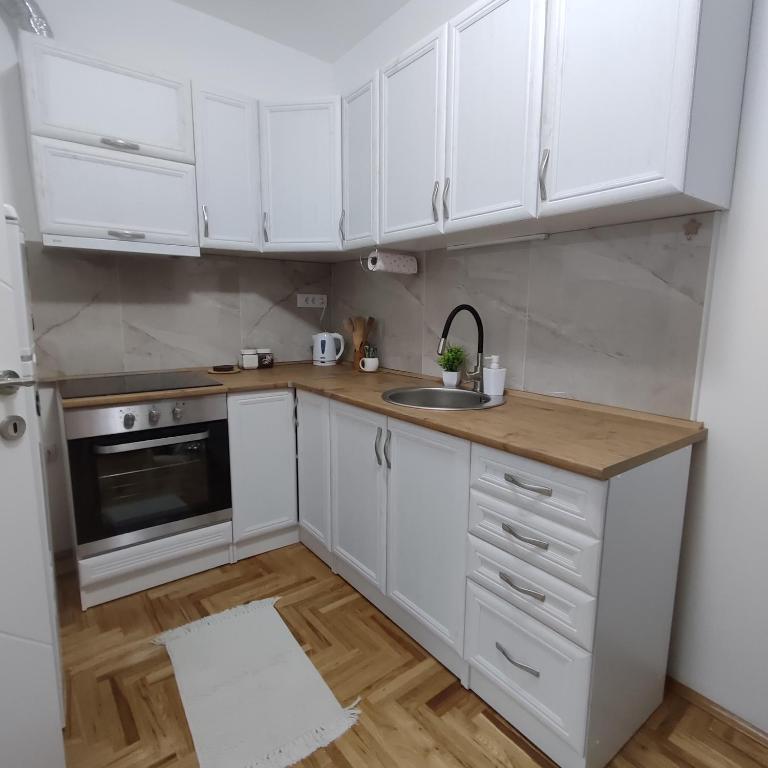 A cozinha ou kitchenette de Apartman N&L