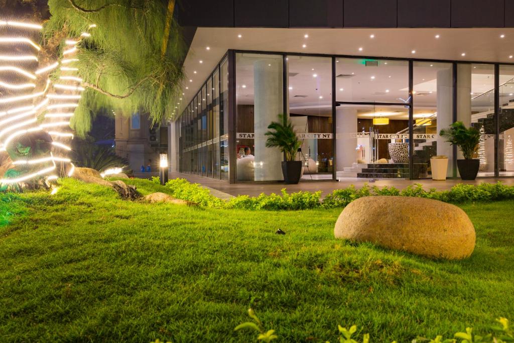 Vườn quanh Starcity Hotel & Condotel Beachfront Nha Trang