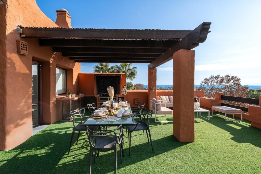 Balkón nebo terasa v ubytování VACATION MARBELLA I La Alzambra Peaceful Hideaway with Sea views