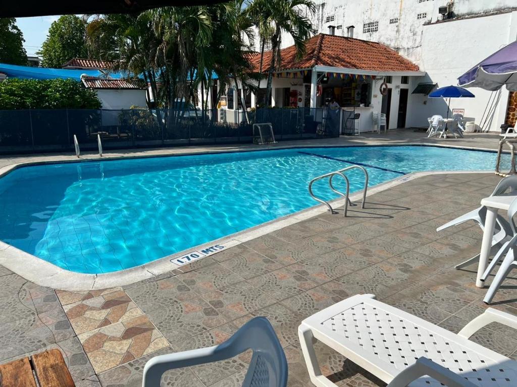 Bazén v ubytování Hotel Villa Ricaurte nebo v jeho okolí