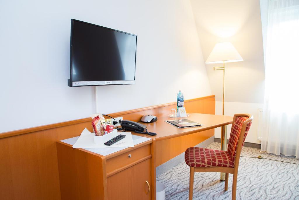 TV a/nebo společenská místnost v ubytování Hotel Kaiserhof