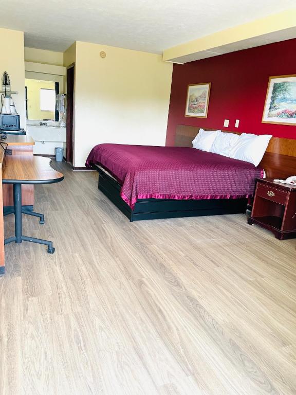 Western Inn Express - Deluxe King Room - Smoking