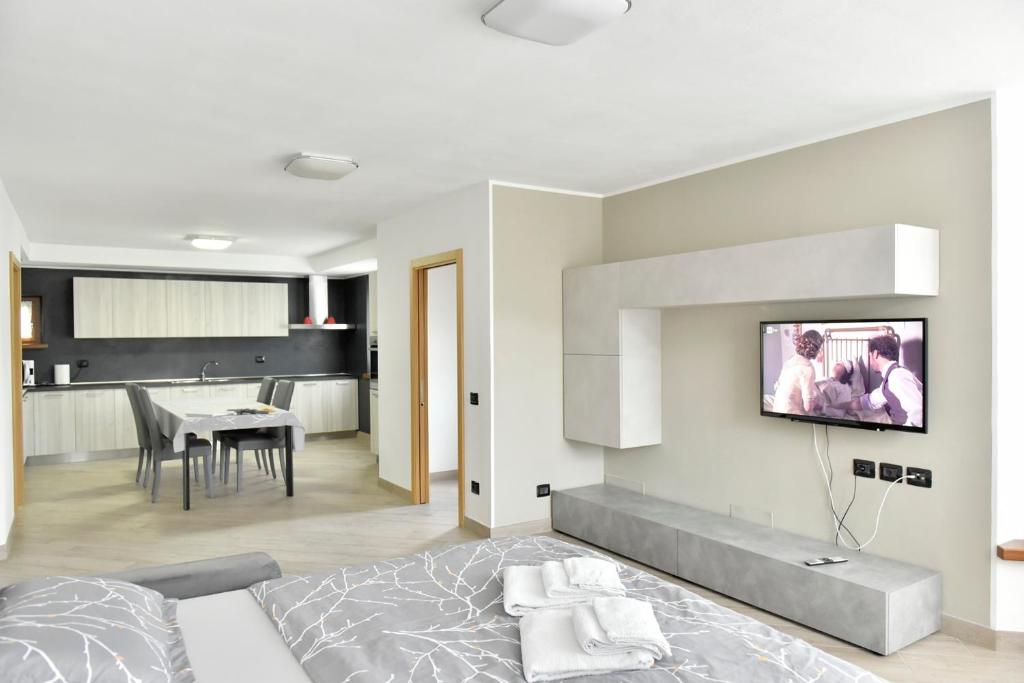 Telewizja i/lub zestaw kina domowego w obiekcie La Pieve Apartments