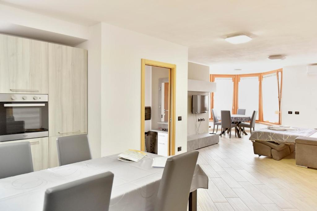 Kuchnia lub aneks kuchenny w obiekcie La Pieve Apartments