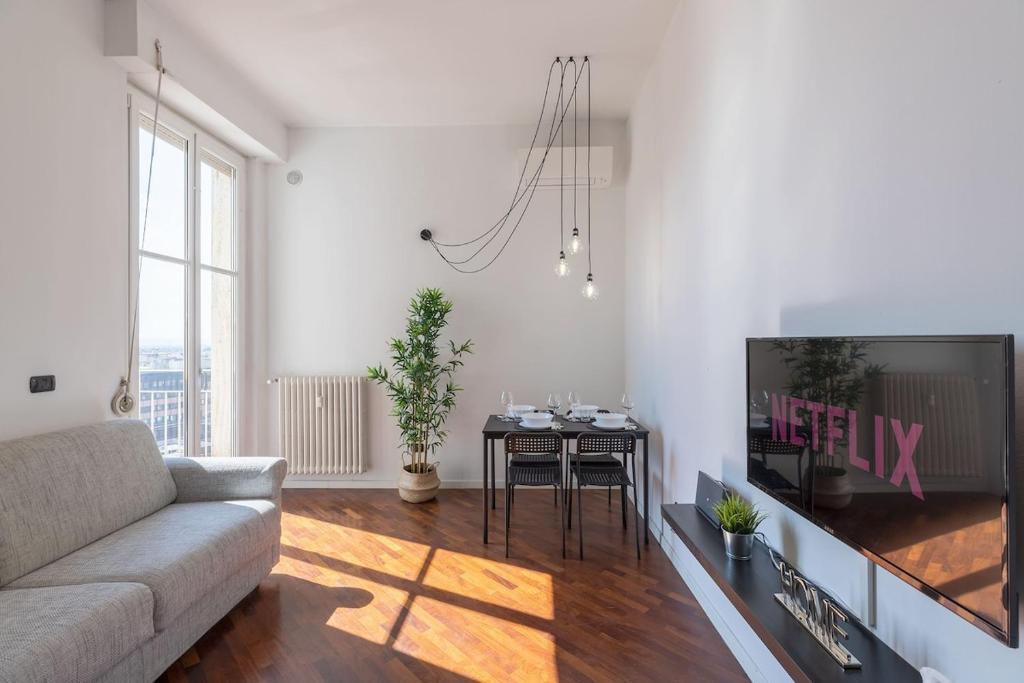 Μια τηλεόραση ή/και κέντρο ψυχαγωγίας στο Ale Apartment Castello Imperatore -Parking disponibile-