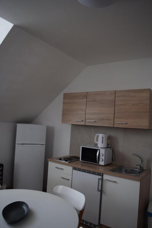 A kitchen or kitchenette at Penzión na Hranici Čirč