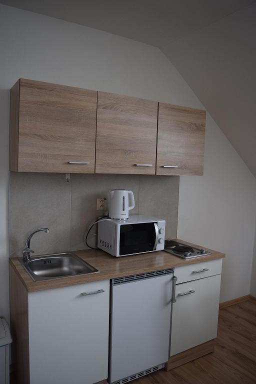 A kitchen or kitchenette at Penzión na Hranici Čirč