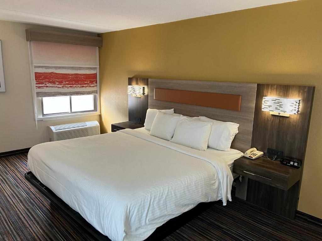 Rodeway Inn Little Falls - King Room - Non-Smoking
