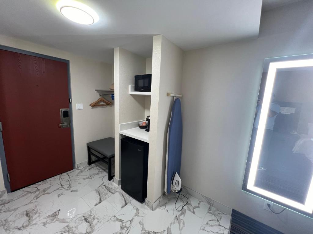 Rodeway Inn Little Falls - King Suite With Living Room - Non Smoking