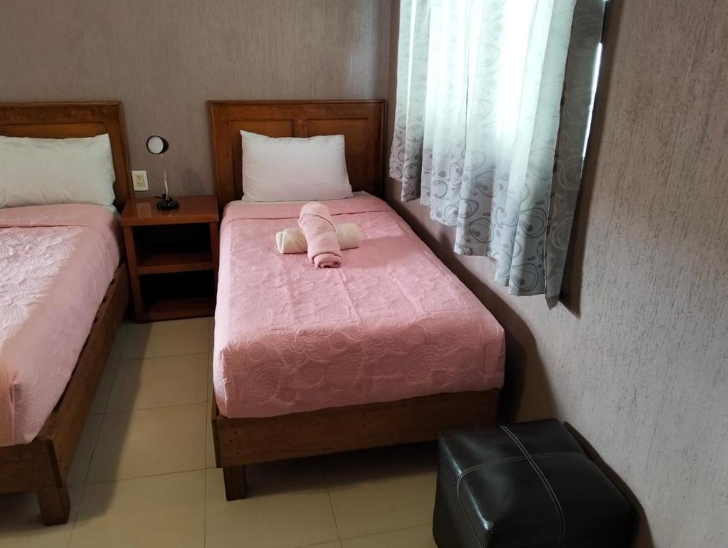 Postel nebo postele na pokoji v ubytování Hotel Tres Flores