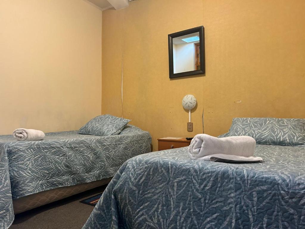 Postel nebo postele na pokoji v ubytování Hostal Don Guillermo