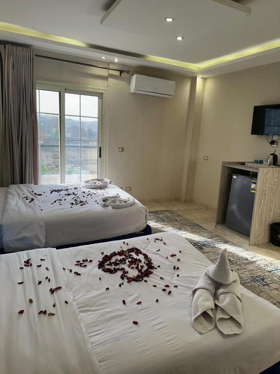 Postel nebo postele na pokoji v ubytování Pyramids Haven Hotel