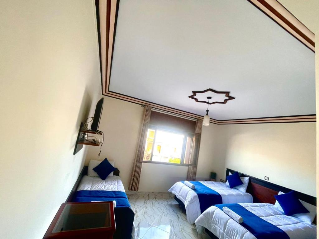 Postel nebo postele na pokoji v ubytování Maison d'hôtes familiale "Dar Aboulanwar"