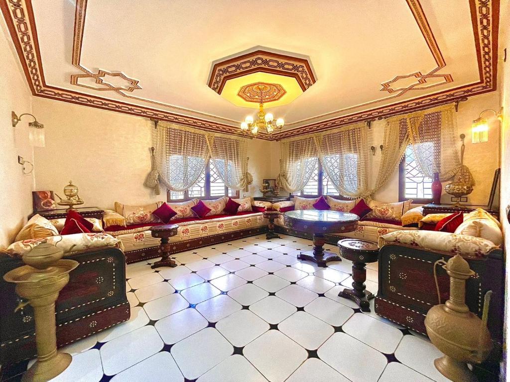Posezení v ubytování Maison d'hôtes familiale "Dar Aboulanwar"