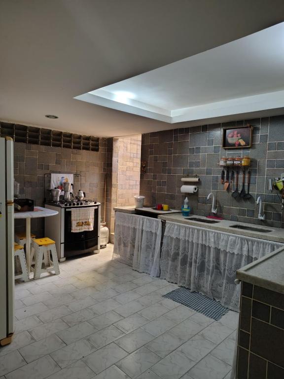 Eldhús eða eldhúskrókur á Quarto com 3 camas