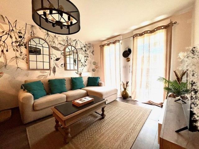 Posedenie v ubytovaní Le Plessis Capitale - Appartement entier avec jardin