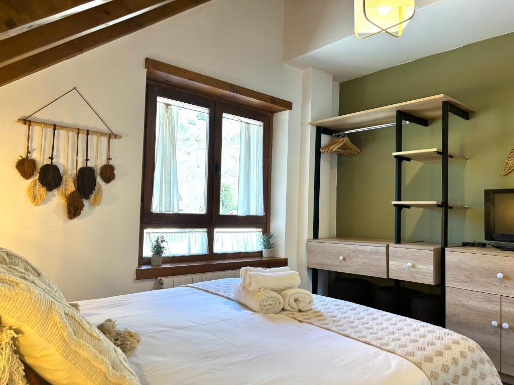 Postel nebo postele na pokoji v ubytování Apartament encantador, familiar i lluminós by RURAL D'ÀNEU