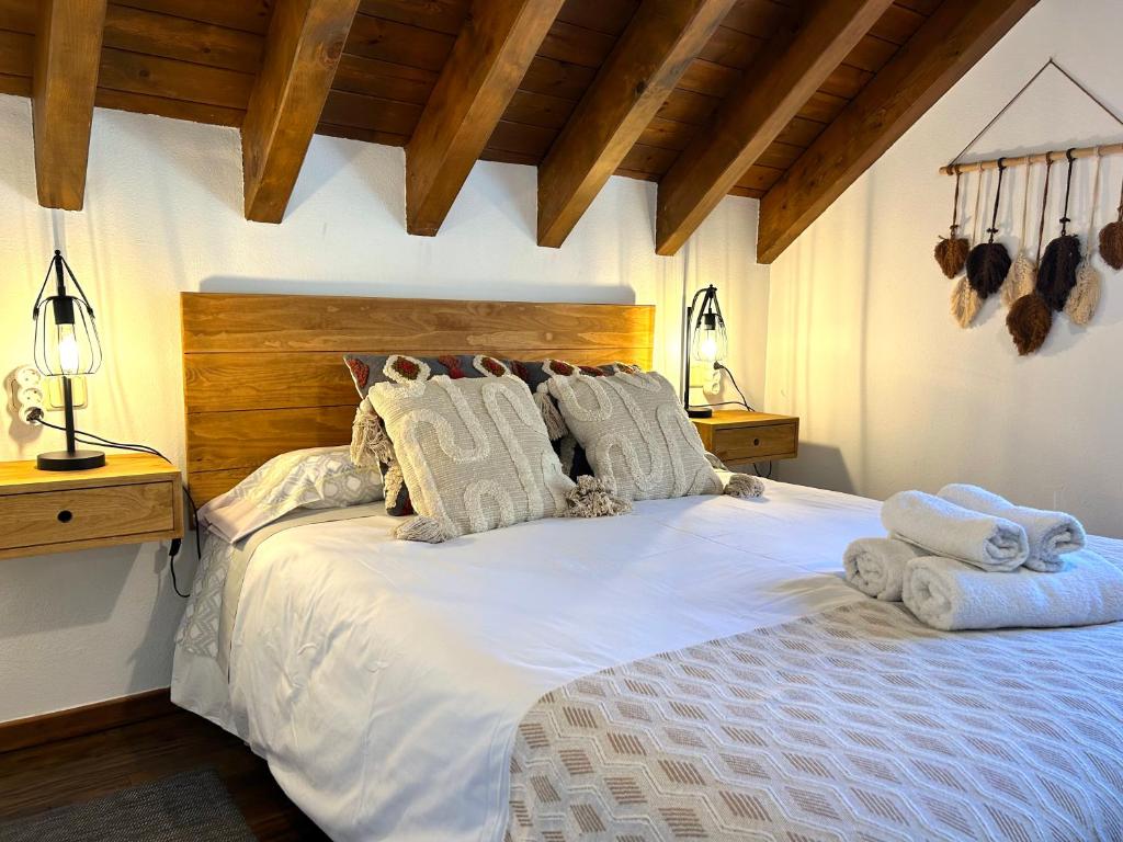 Postel nebo postele na pokoji v ubytování Apartament encantador, familiar i lluminós by RURAL D'ÀNEU
