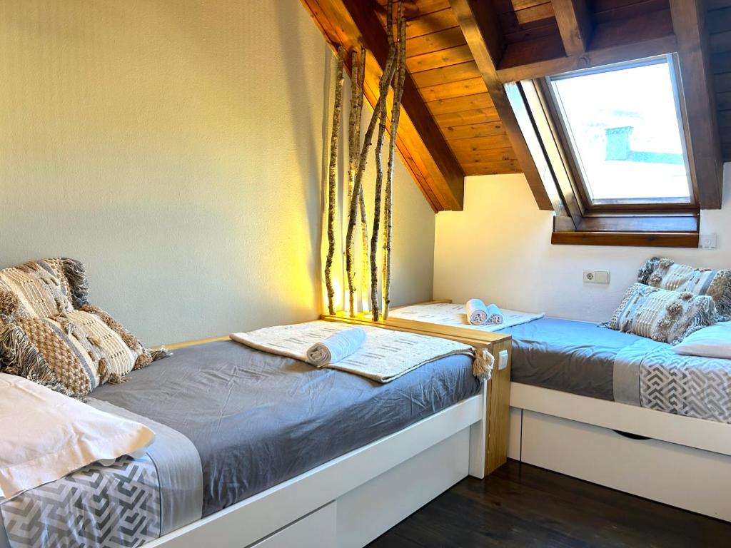 Postel nebo postele na pokoji v ubytování Apartament encantador, familiar i lluminós by RURAL D'ÀNEU